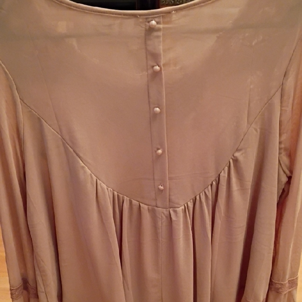 Ultra Pink Lace Yoke Long Sleeve Boho Blouse in Dusty Rose - Picture 7 of 9